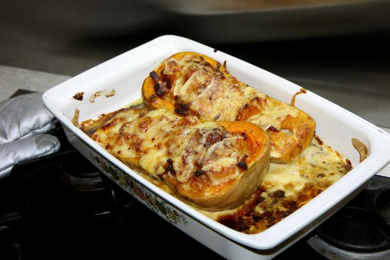 Butternut farcie aux lardons et chévre